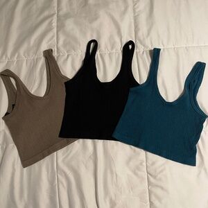 Out From Under set of 3 ribbed tank tops - size Medium